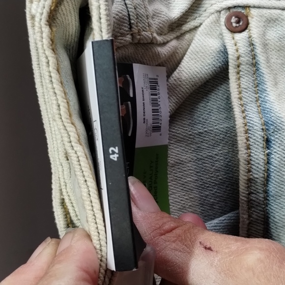 No boundaries distressed shorts - Picture 2 of 3